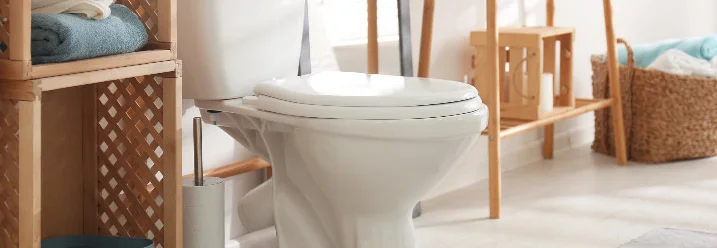 Moderne Toilette in einem Badezimmer